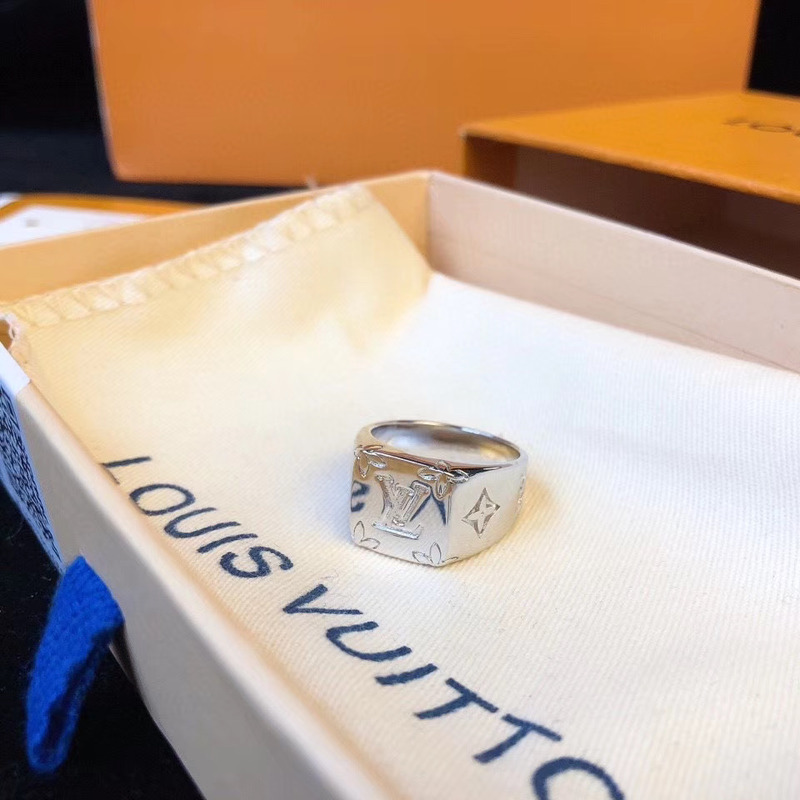 l**is V*t*n ring