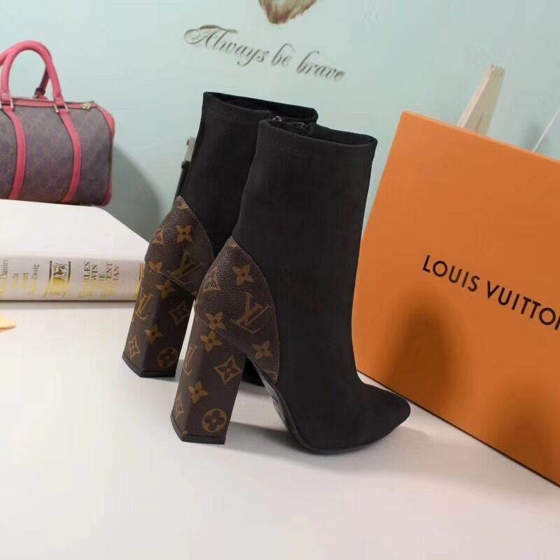 l**is V*t*n matchmake ankle boot