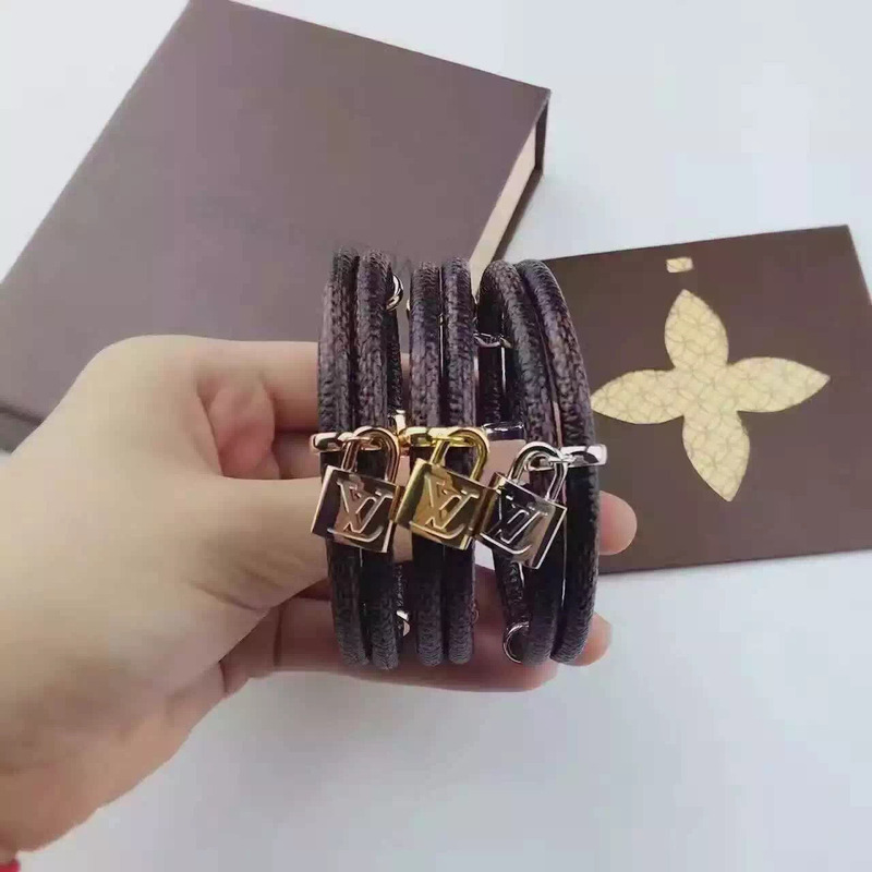 l**is V*t*n jewlry