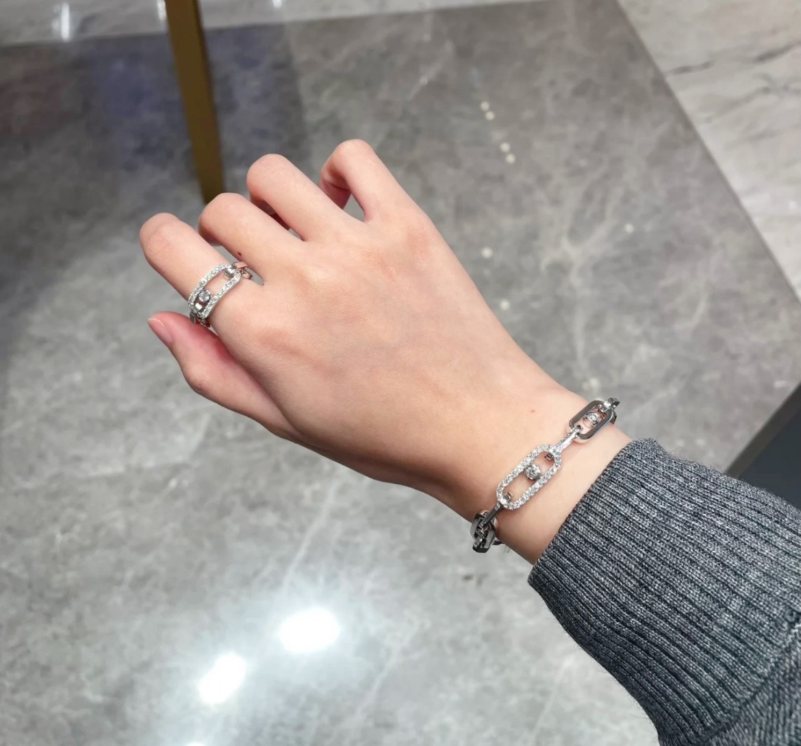 Mes1kaa move d1am0nd ring