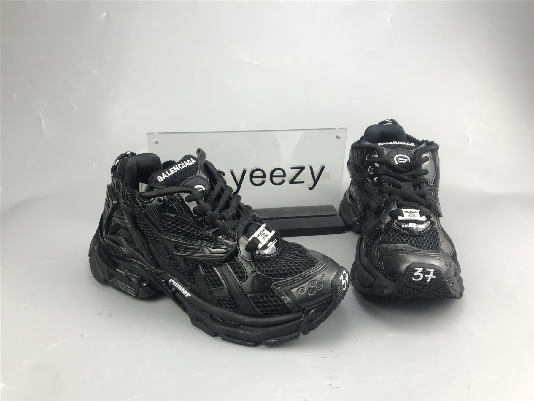 UA RUNNER BLACK