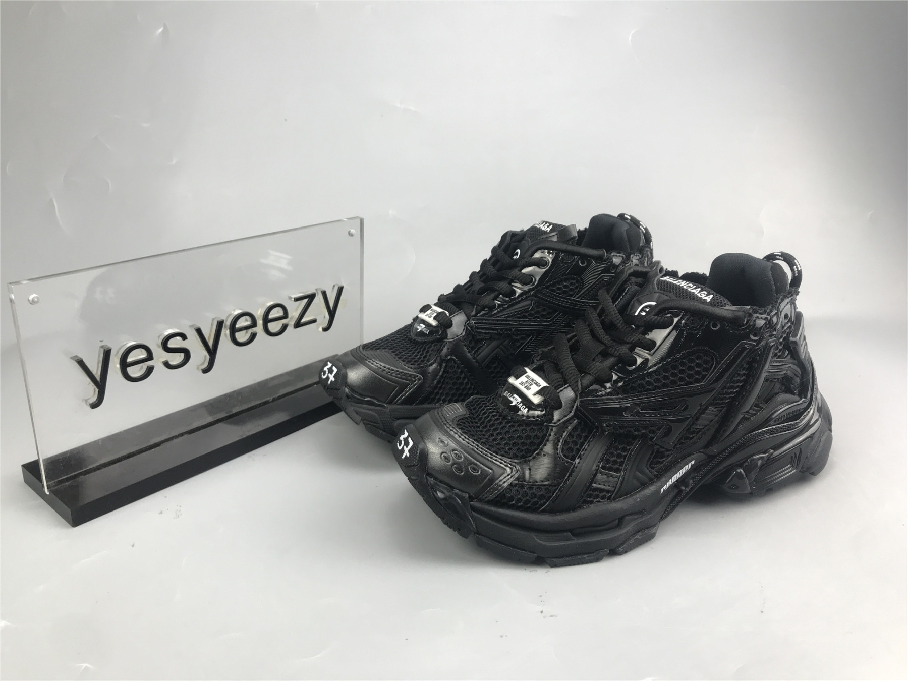 UA RUNNER BLACK