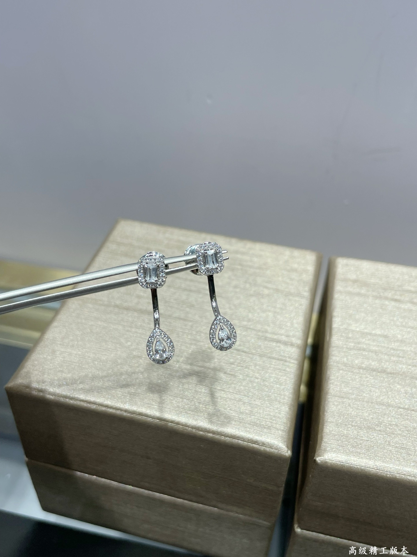 Mes1kaa earrings
