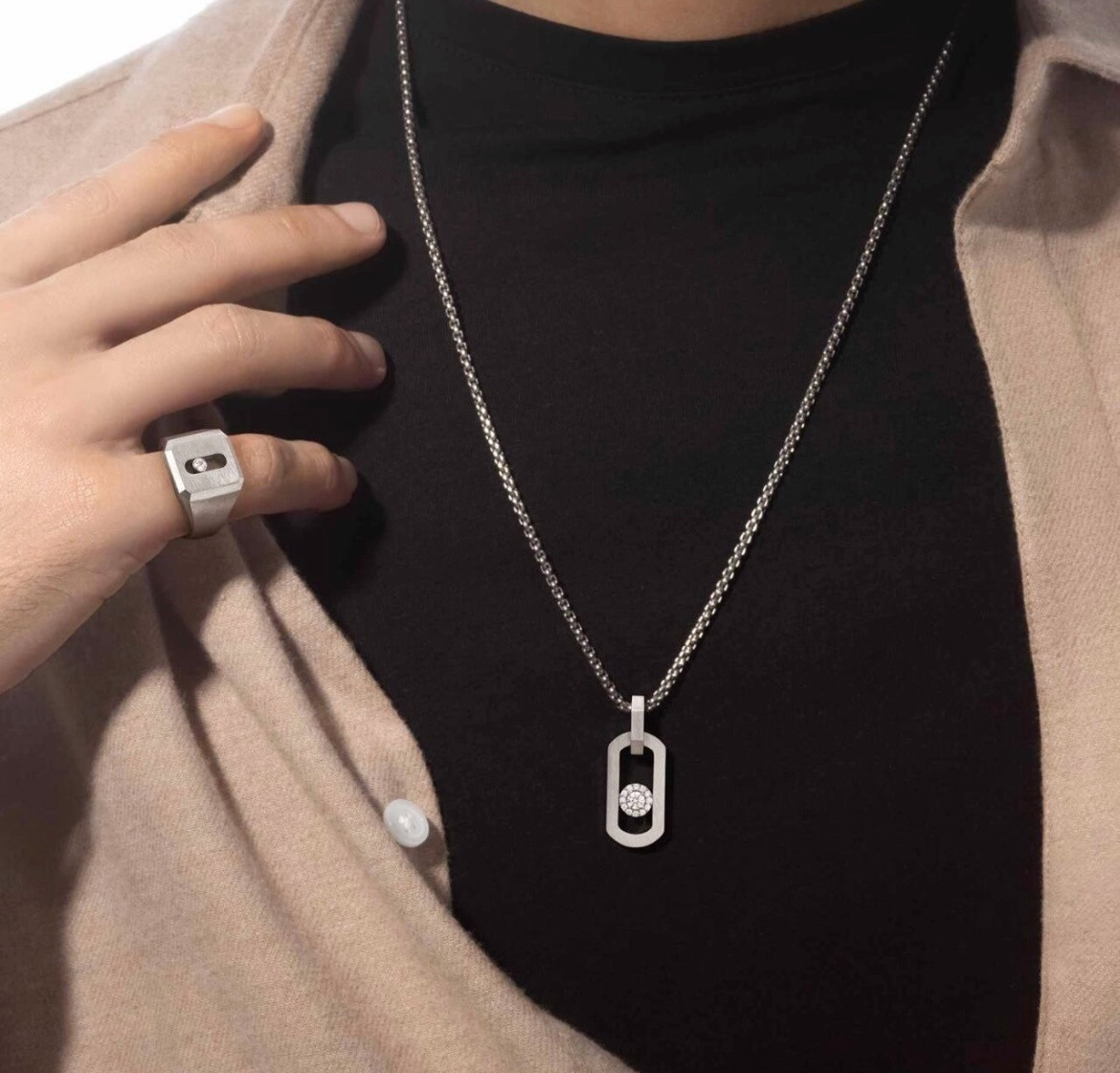 Mes1kaa necklace