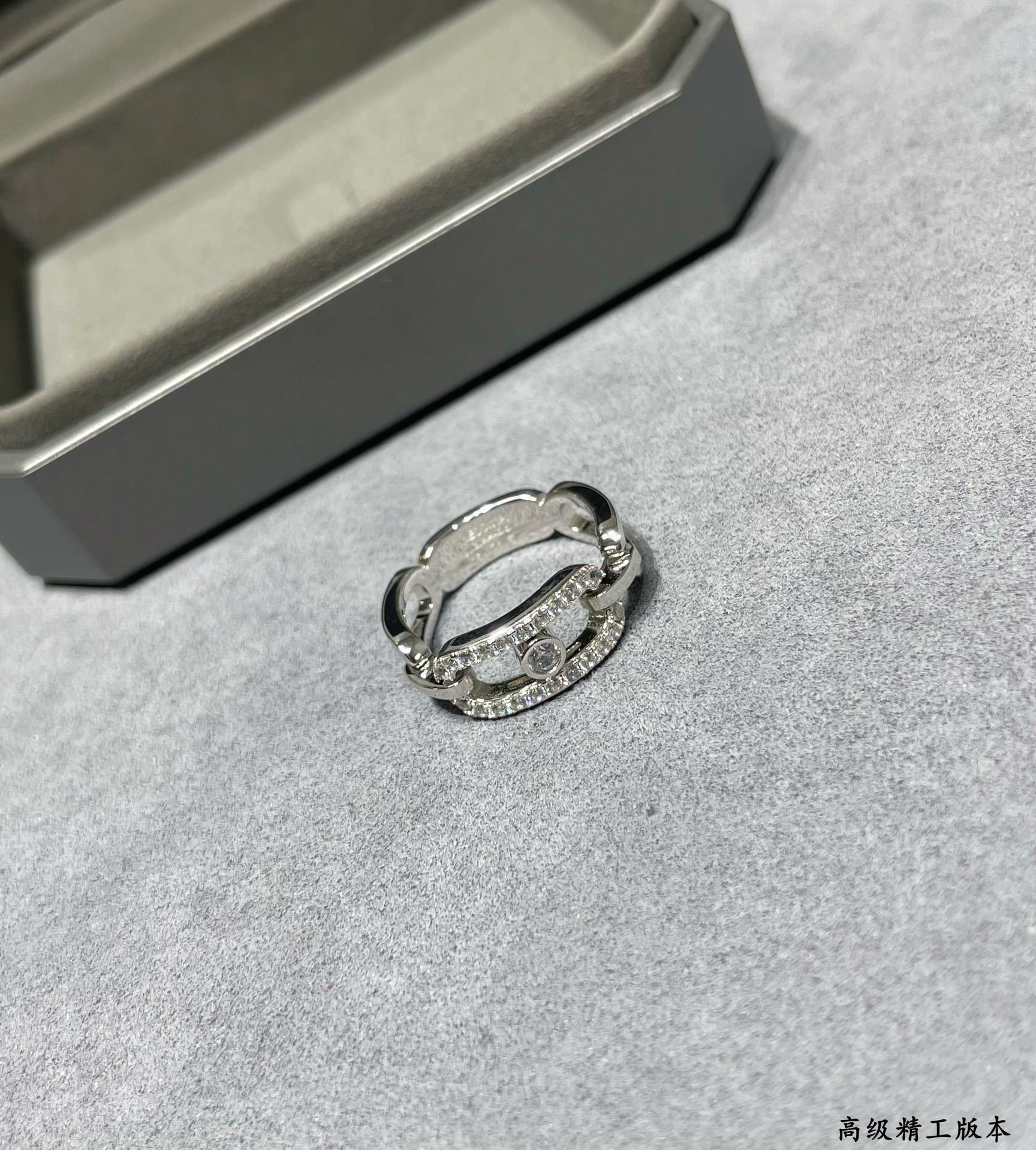 Mes1kaa move d1am0nd ring