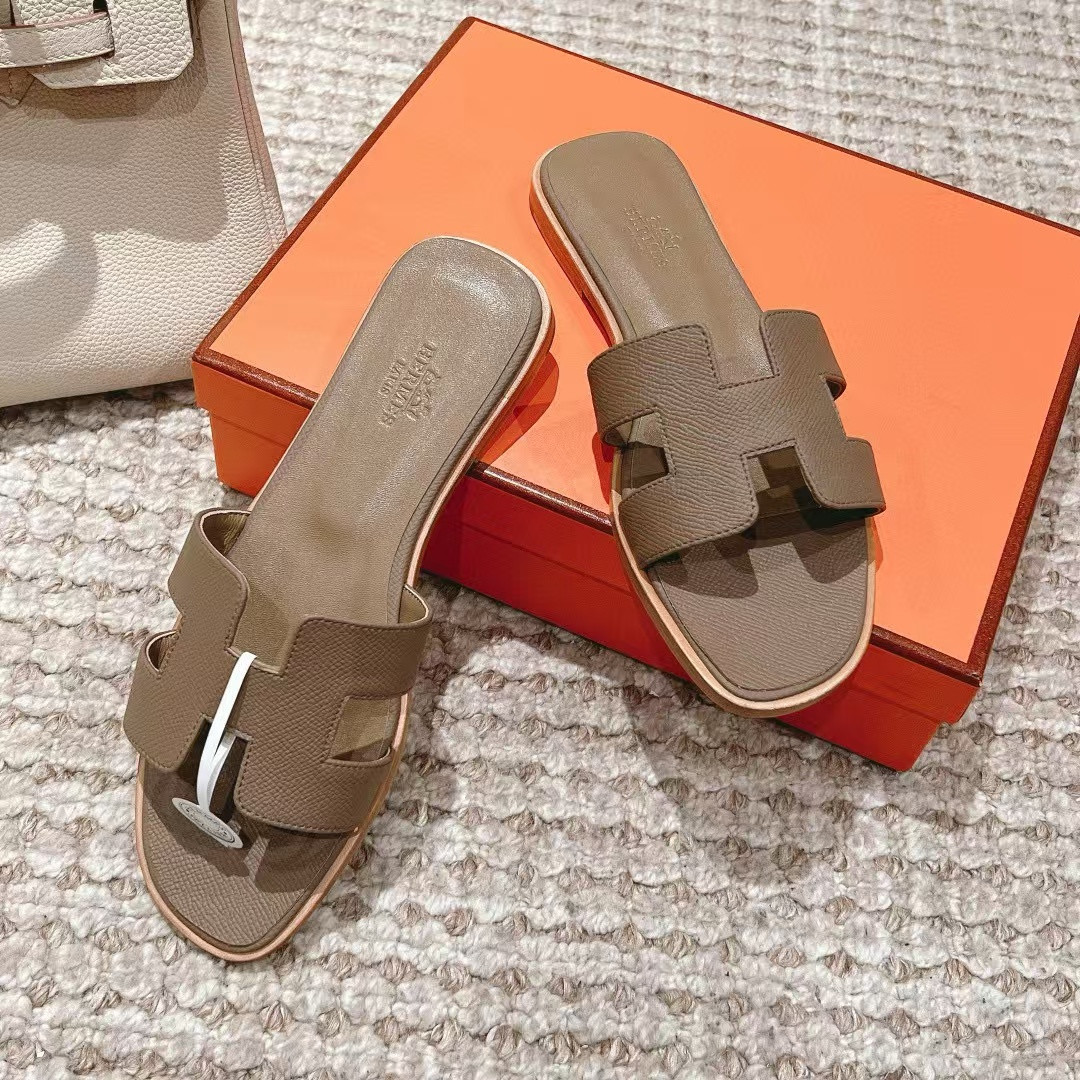 UA H**me5 Oran sandal