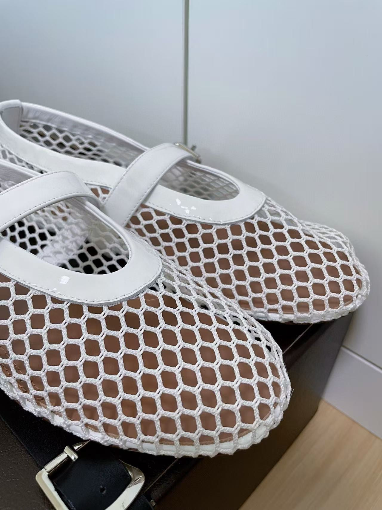 UA A1a1a BALLET FLATS IN FISHNET