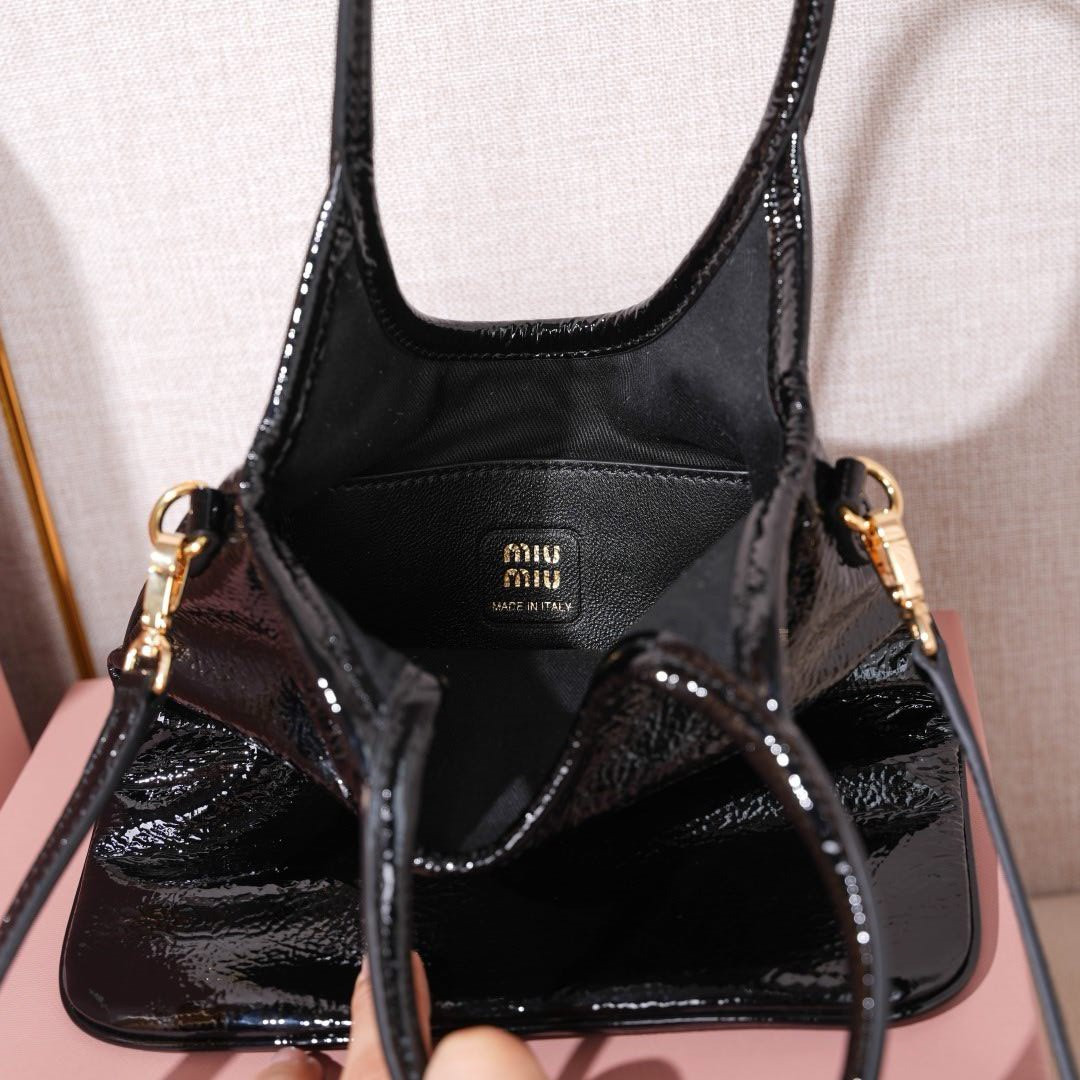 M1v M1v ivy leather handbag 20x 24 cm