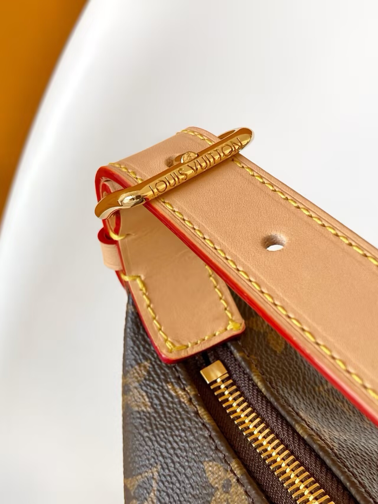 LV Hills Pochette Handbags M27509 11x6.5x18.5cm