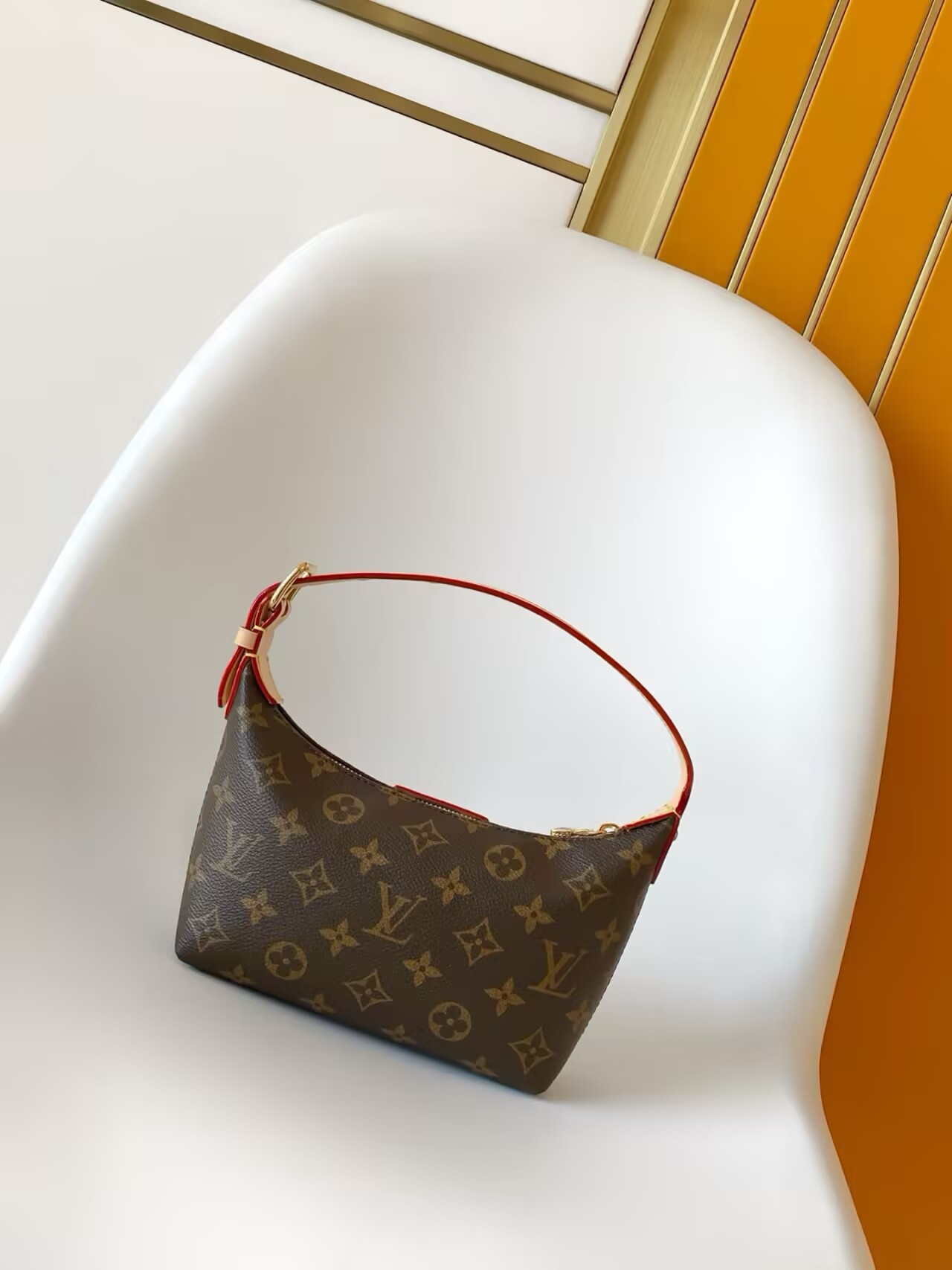 LV Hills Pochette Handbags M27509 11x6.5x18.5cm