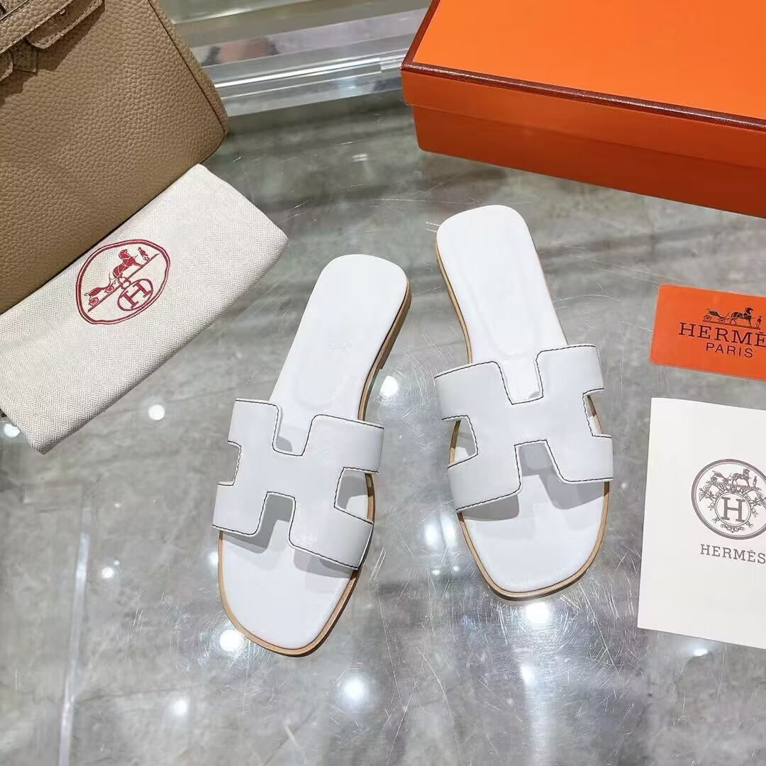 UA H**me5 Oran sandal
