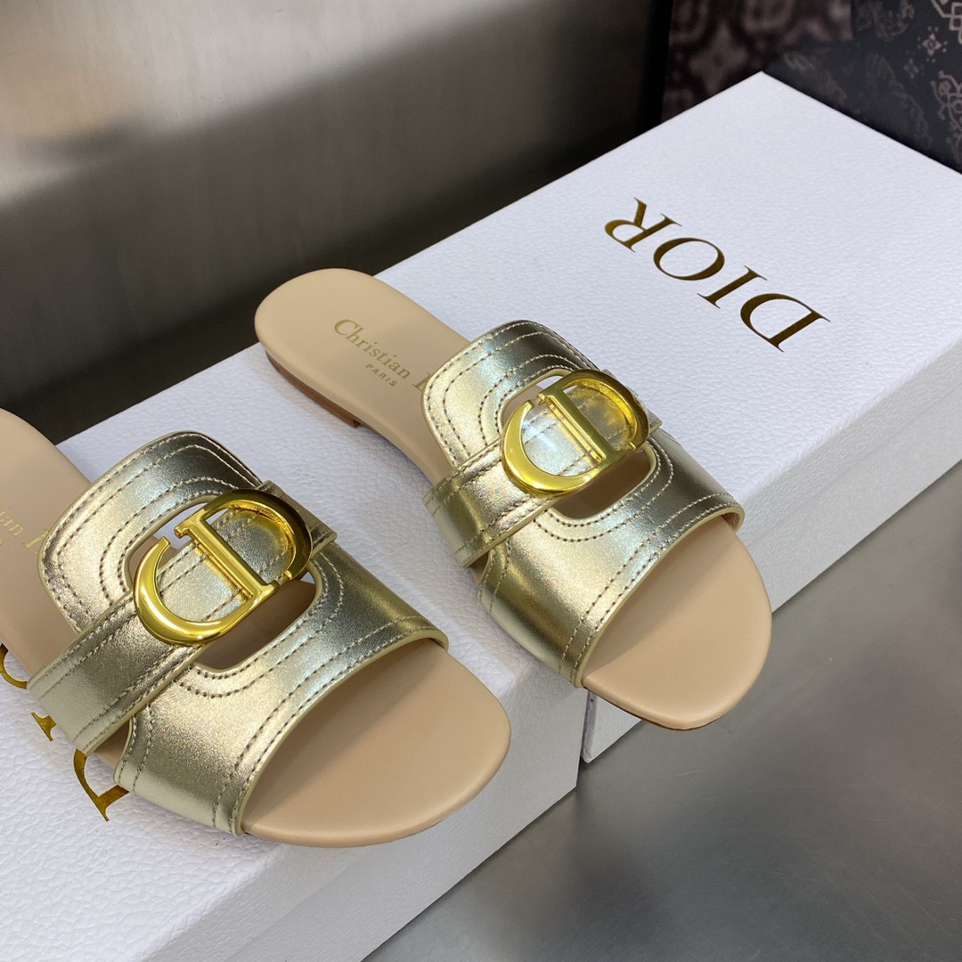 UA D10r 30 Montaigne Slide
