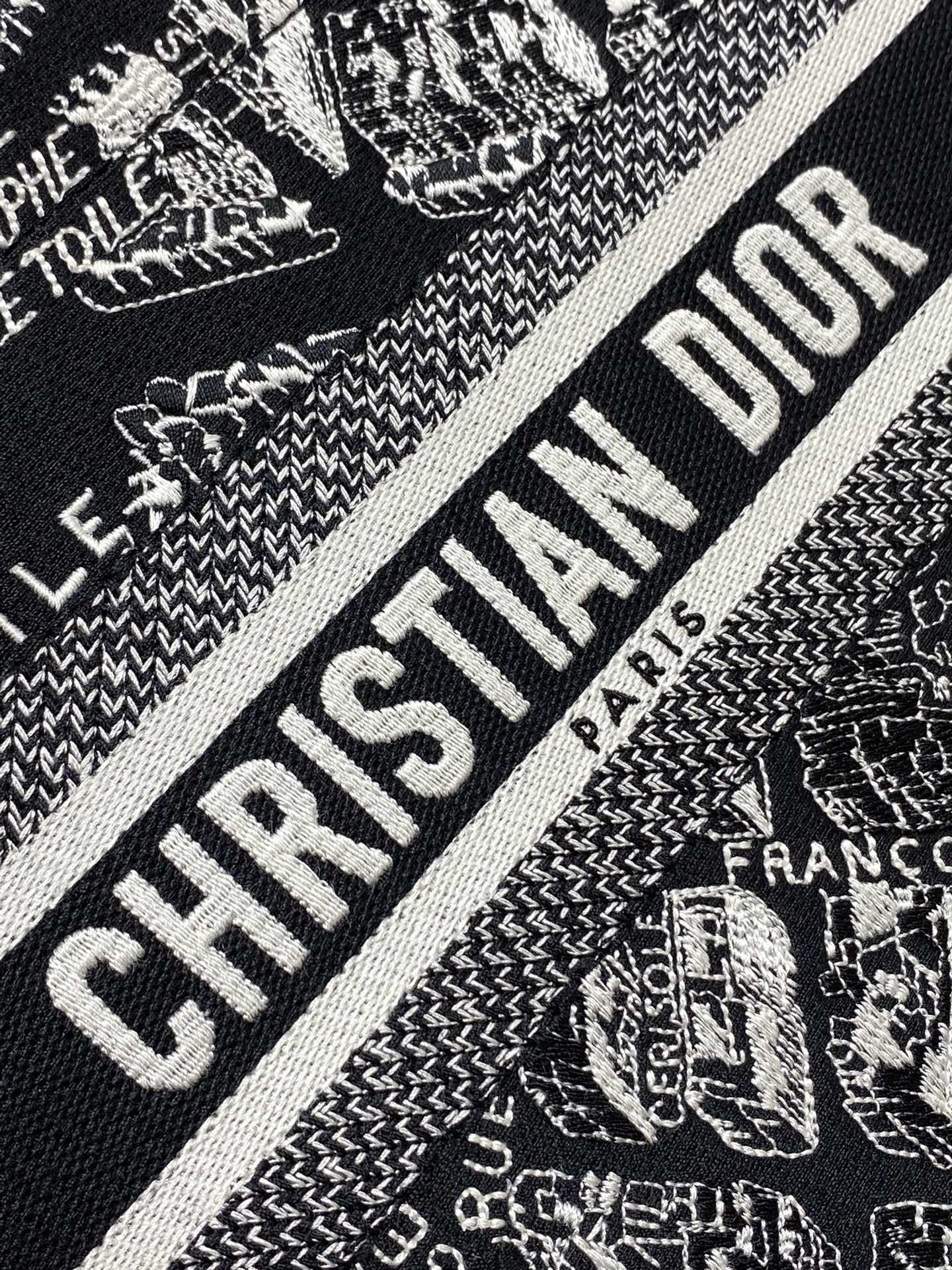 D10r Small D10r Book Tote White and Black Plan de Paris Embroidery and Black Calfskin 26.5 x 21 x 14 cm