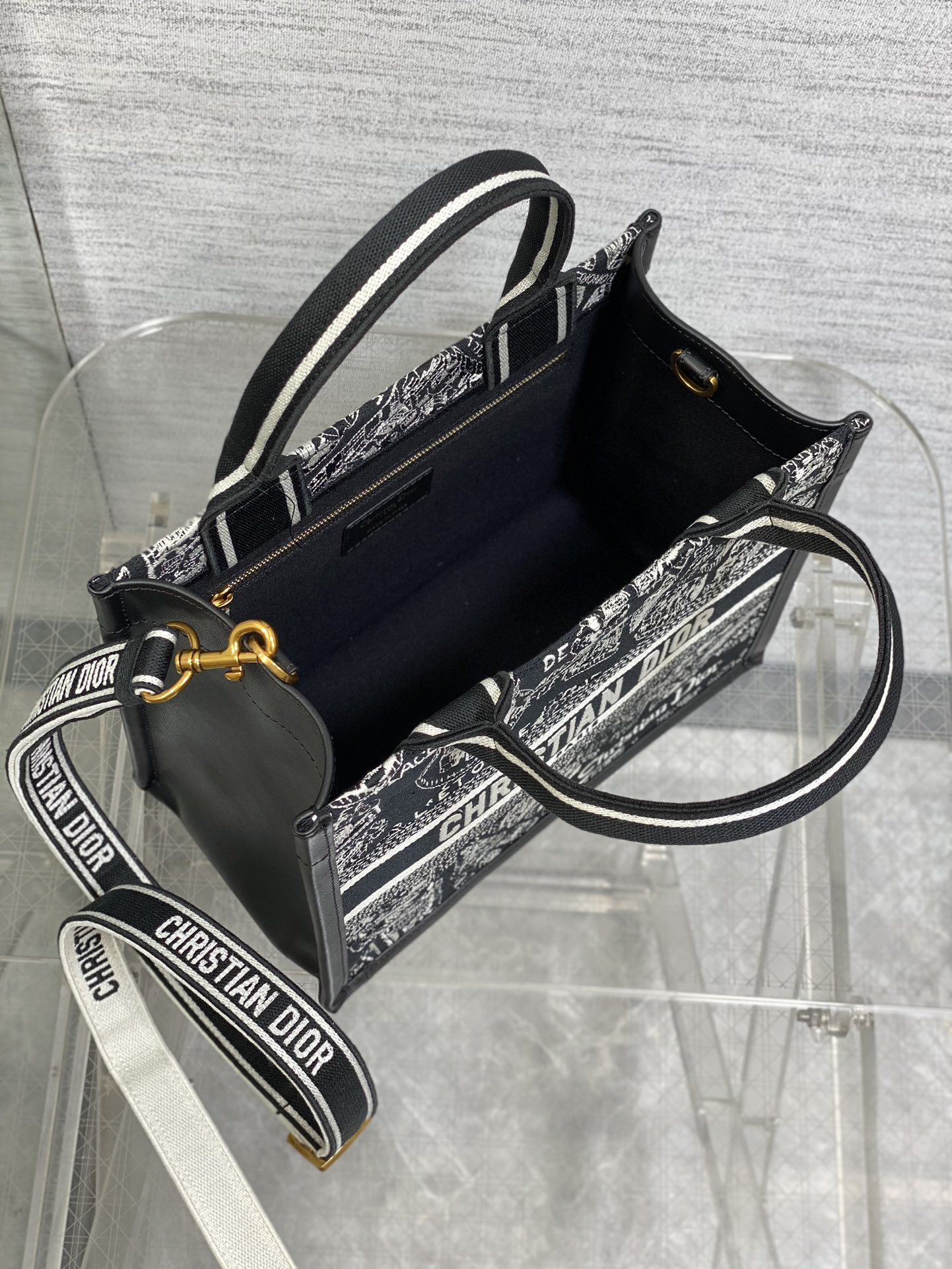 D10r Small D10r Book Tote White and Black Plan de Paris Embroidery and Black Calfskin 26.5 x 21 x 14 cm