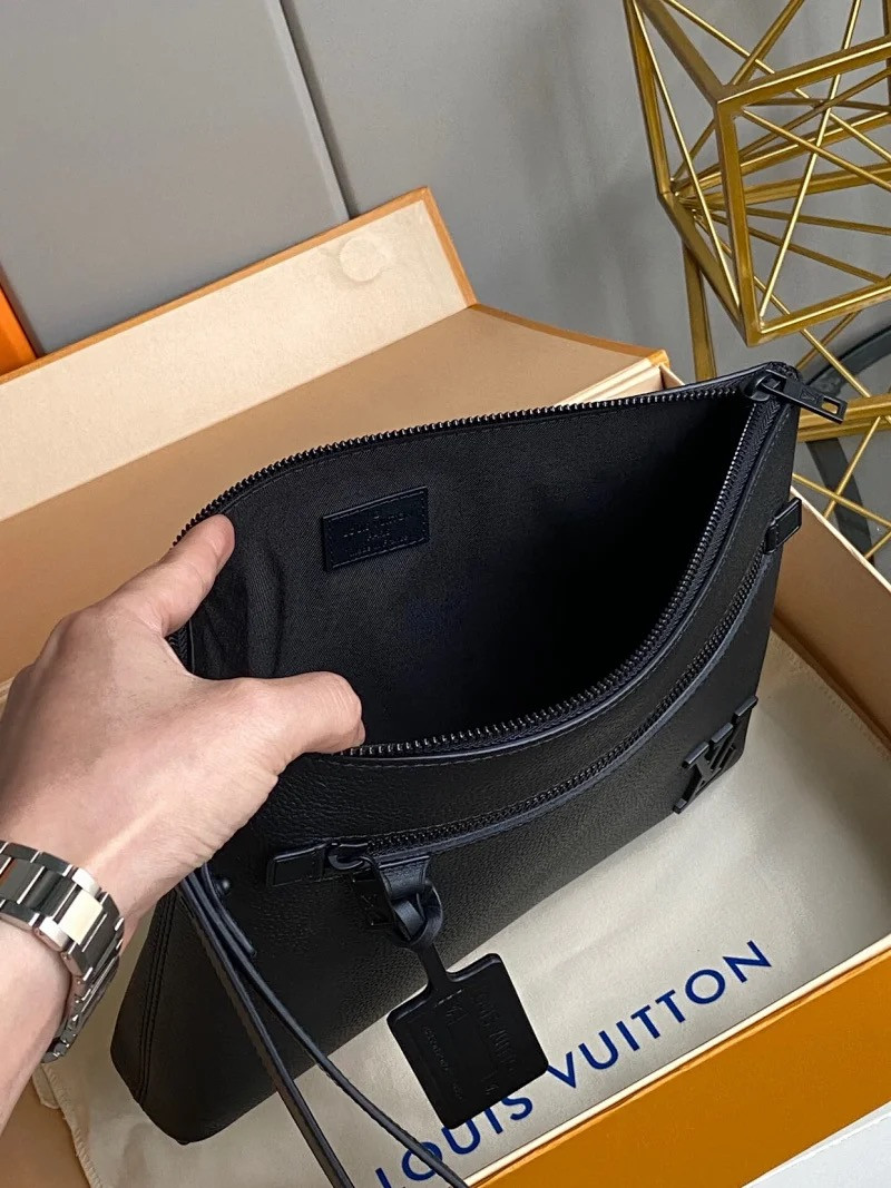 LV IPAD M69837